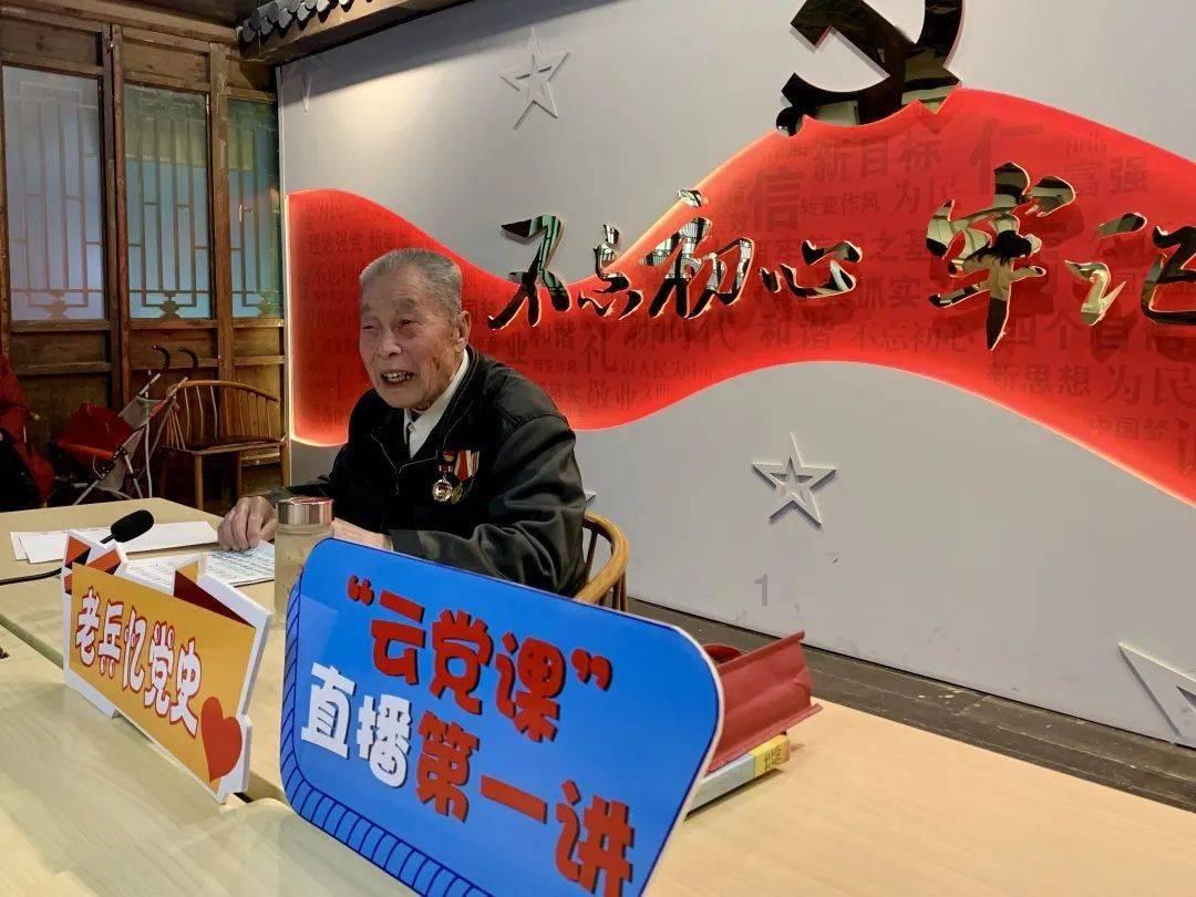 救援矮小的女孩
